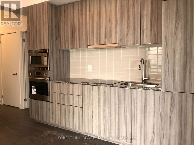 Photo du bâtiment - 955-3955 Bay St.