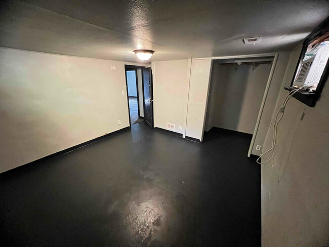 Building Photo - 203 S Latah St