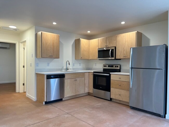 Building Photo - One bed/One Bath Apartment | Available Now