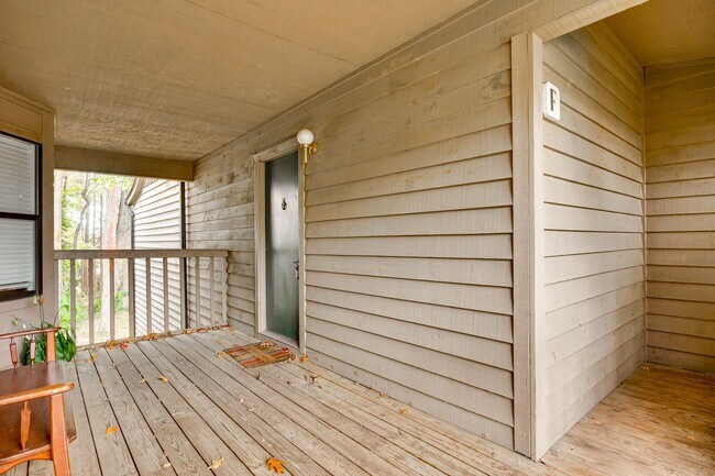 Foto del edificio - Beautifully remodeled one bedroom, one bath in Lake Wylie Woods!