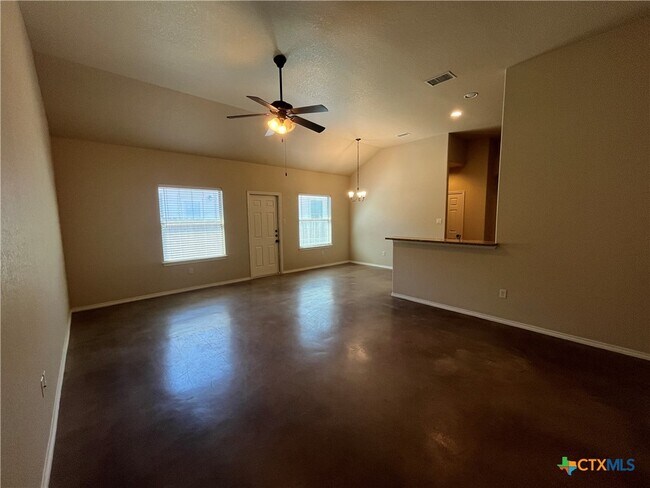 Foto del edificio - 170 Joanne Cv