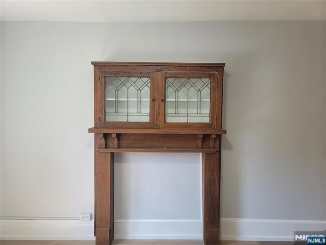 Foto del edificio - 27 Russell Ave