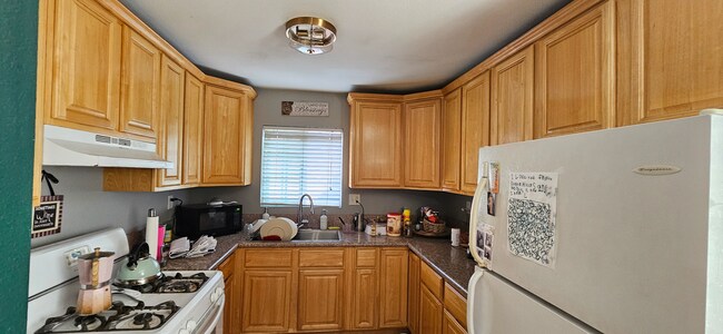 Foto del edificio - 701 1/2 W 46th St