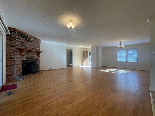 Building Photo - Eastover