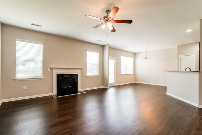 Building Photo - 1335 Lombar St