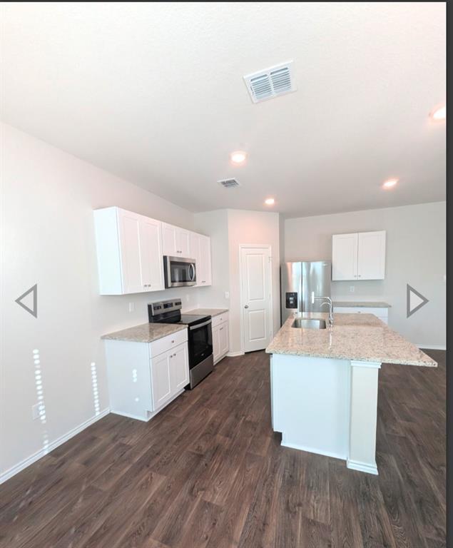 Foto del edificio - 3011 Lindenwood Wy