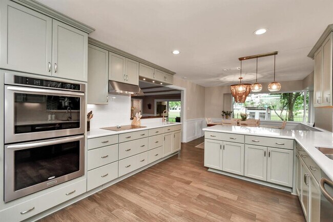 Building Photo - 707 Chevy Chase Cir