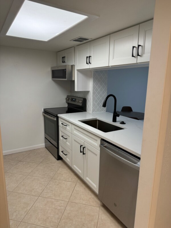 Foto del edificio - 102 Bob White Ct