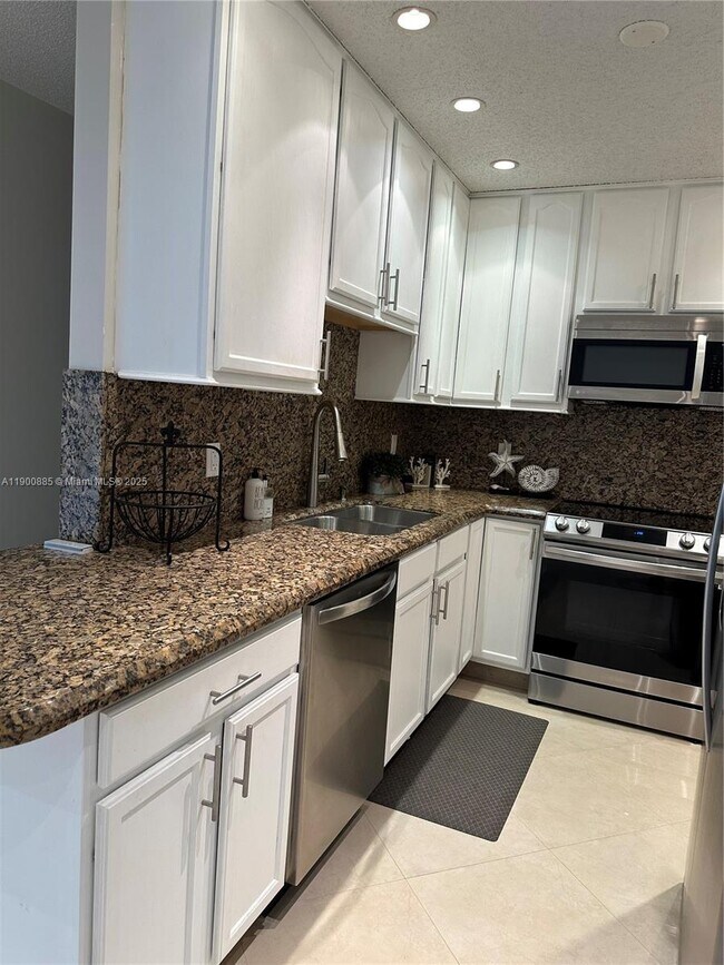 Building Photo - 6600 NE 22nd Way