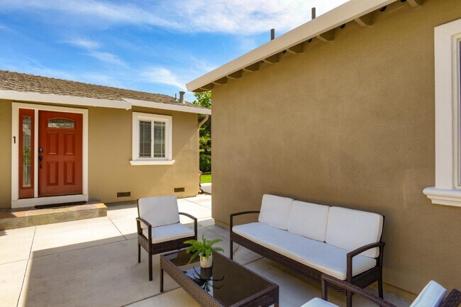 Building Photo - 879 Linda Vista Ave