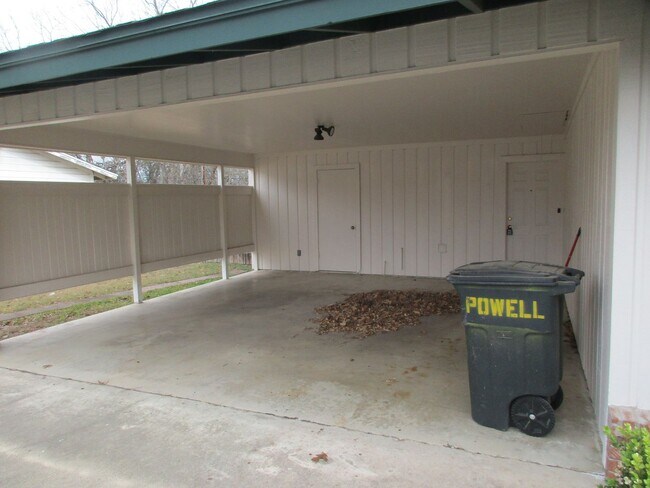 Building Photo - 4/2 home in West Lampasas