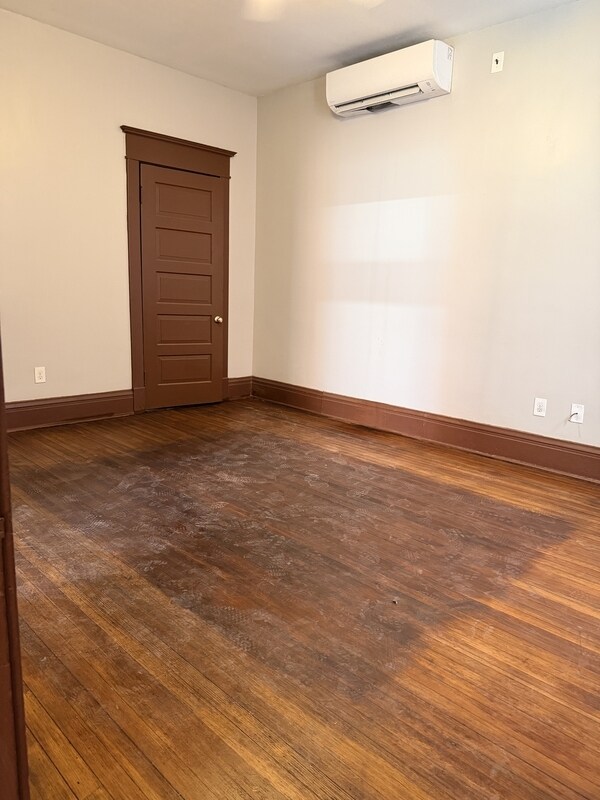 Foto del edificio - 604 W 3rd St