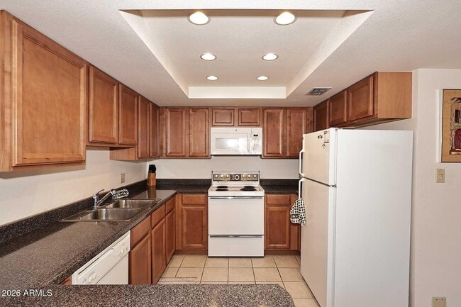 Foto del edificio - 7910 E Camelback Rd