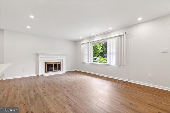 Foto del edificio - 9539 Old Creek Dr