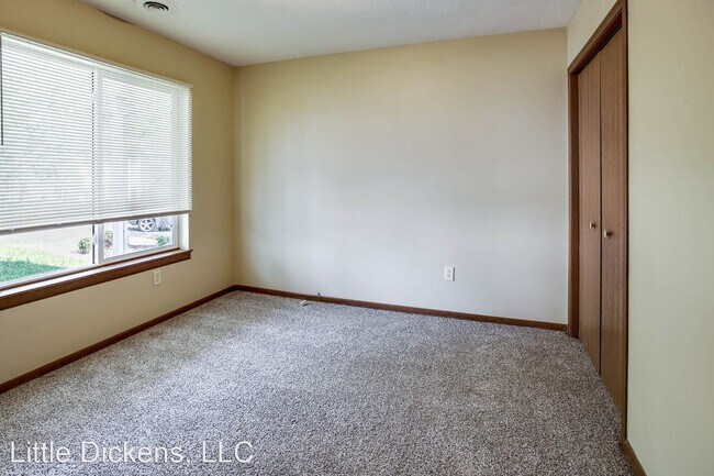 Building Photo - 4 br, 3 bath House - 906 S 1st St.