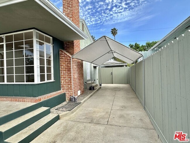 Foto del edificio - 1206 Greenacre Ave