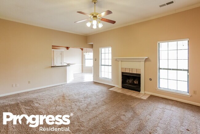 Foto del edificio - 6690 Autumn Wood Cove