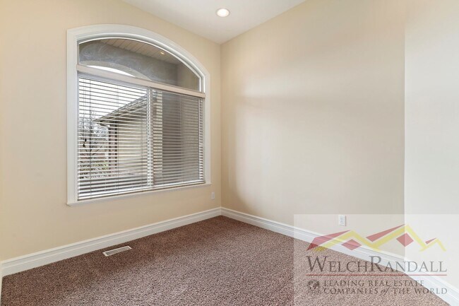 Building Photo - 3 Bed 2.5 Bath Upstairs Unit for Rent in P...