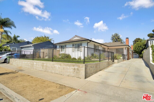Foto del edificio - 4214 Ince Blvd