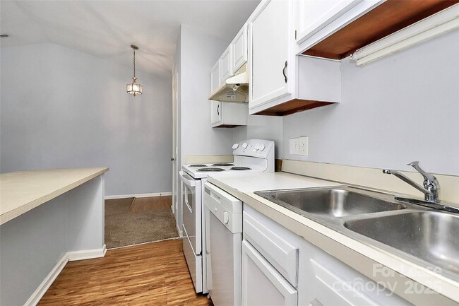 Building Photo - 6146 Meadow Rose Ln