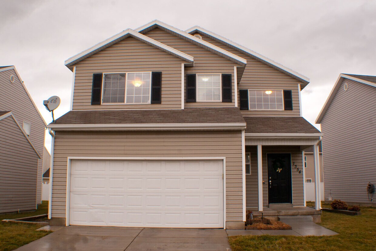 Primary Photo - Charming and Spacious 3 bed 2.5 bath in Sp...