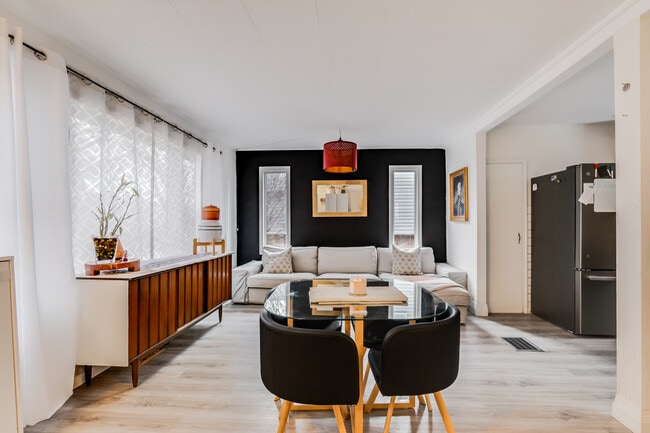 Building Photo - Stylish & Spacious 2-Bedroom + Den Home wi...