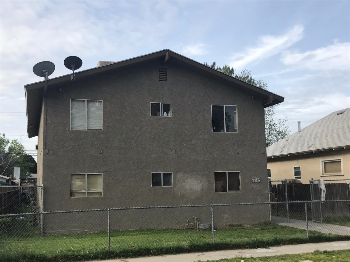 Primary Photo - 2232 E Tyler Ave