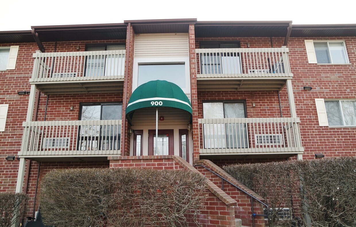 900 N Lakeside Dr Unit 3A, Vernon Hills, IL 60061 Condo for Rent in