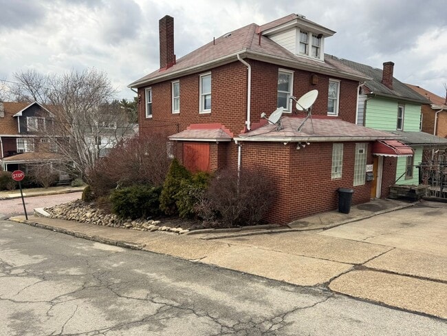 Building Photo - 1415 Freemont St