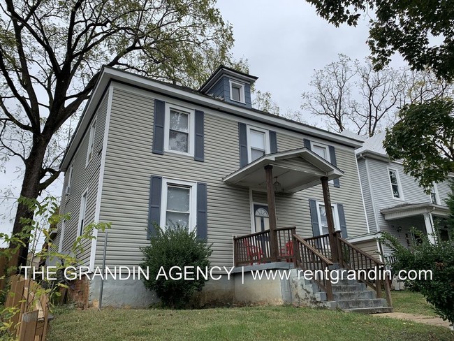 Building Photo - 1209 Chapman Avenue Southwest - C