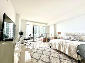 Building Photo - 1300 Brickell Bay Dr