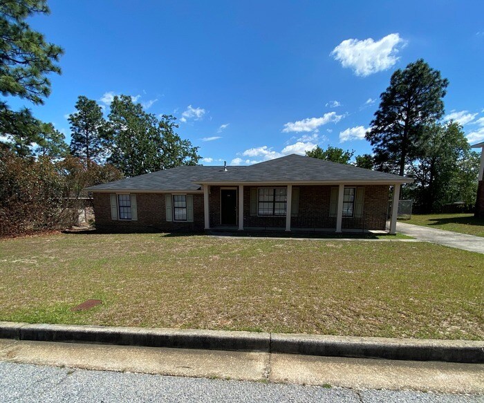 Cozy Three Bedroom in Hephzibah! House for Rent in Hephzibah, GA