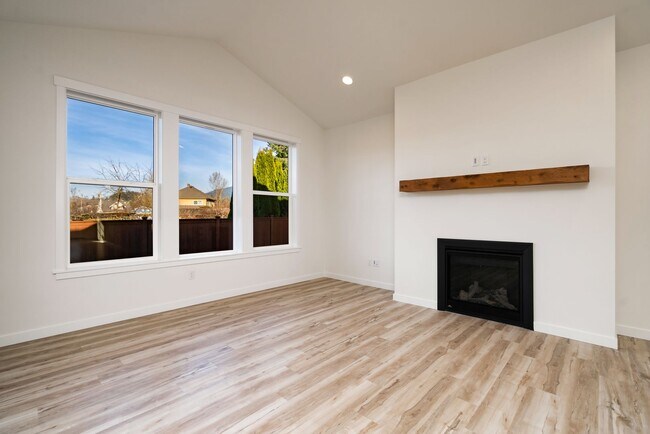 Building Photo - BRAND NEW 3 bedroom 2 bath in Bucko Estates