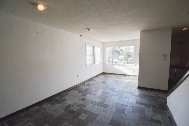 Foto del edificio - Character-Filled 3 Bedroom on Historic Pill Hill Available NOW!