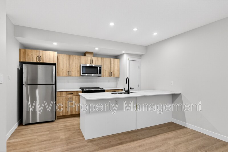 Primary Photo - 10335-10135 135 St NW