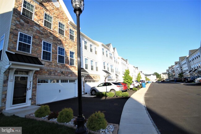 Building Photo - 2233 Evin Dr