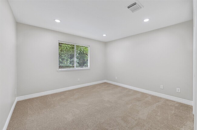 Foto del edificio - 5914 Shadow Creek Ct