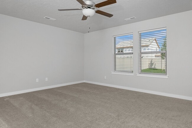 Foto del edificio - 3 Bed 2.5 Bath + Loft & Office located in the Greyhawk Subdivision