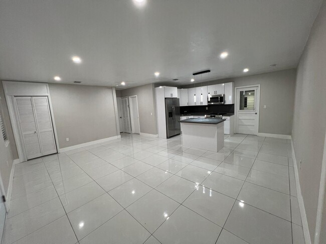 Foto del edificio - 16100 NW 18th Ave