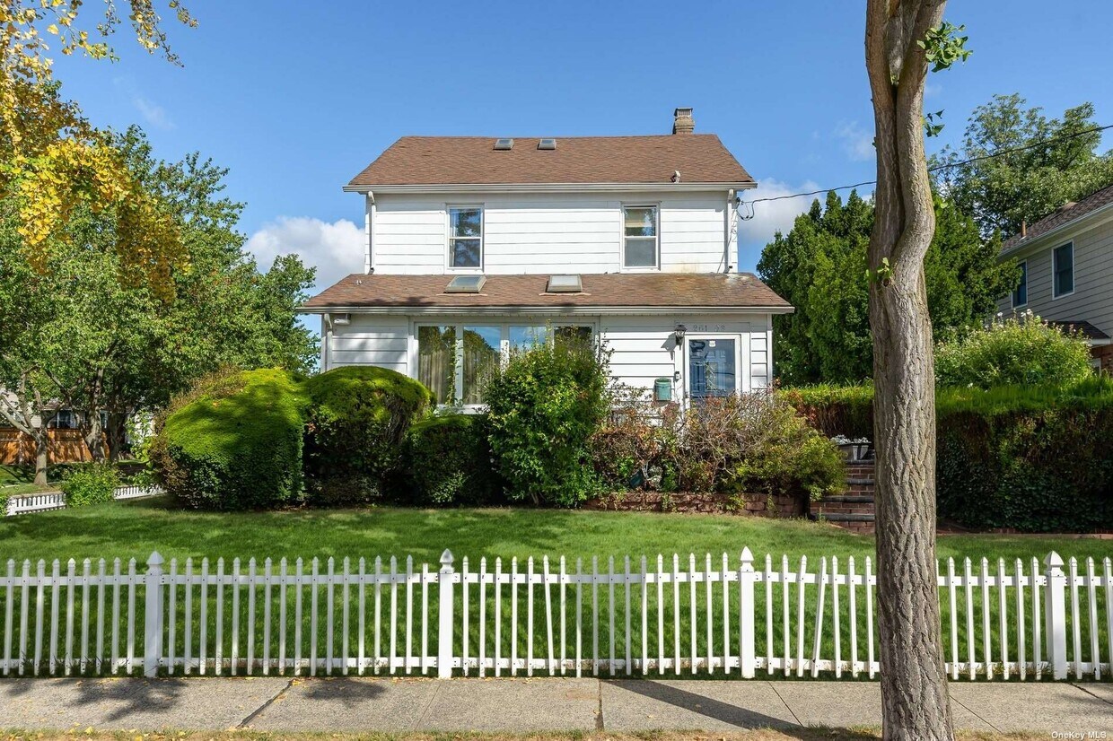 Foto principal - 261-03 82nd Ave