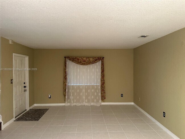 Foto del edificio - 7656 NW 182nd Terrace