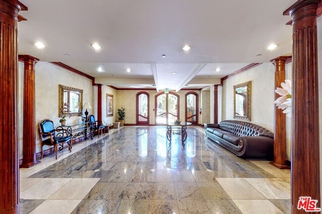 Building Photo - 353 S Reeves Dr