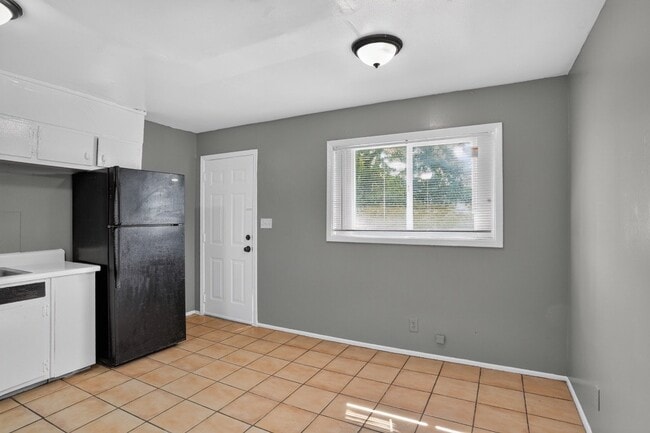 Building Photo - 609 Allen Dr