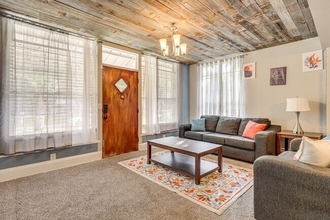 Foto del edificio - 6932 Oakwood St