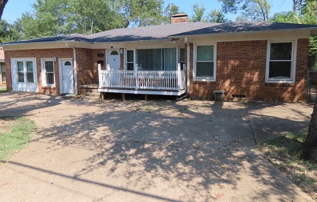 Building Photo - Recently Remodeled 4 Bedroom, 2 bath Home ...