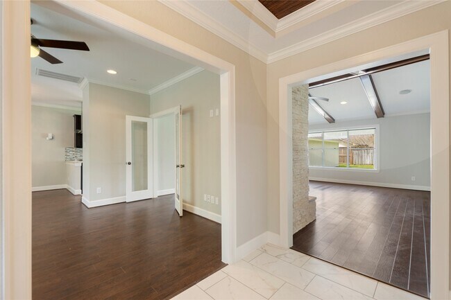 Foto del edificio - 4023 Bayou Grove Dr