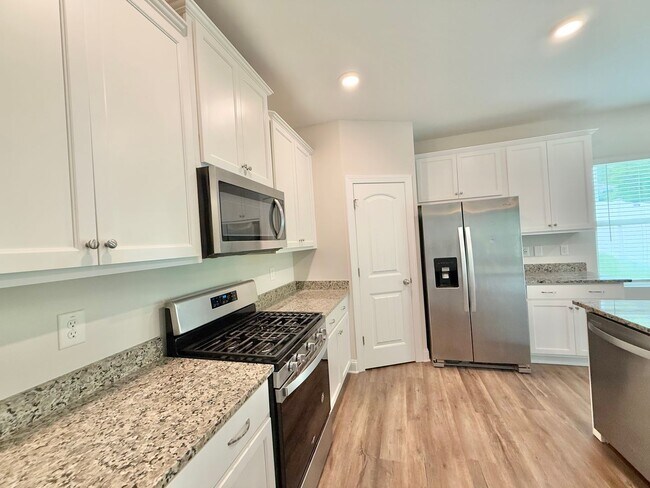 Building Photo - Modern 3BD, 2.5BA Raleigh Home in a Great ...