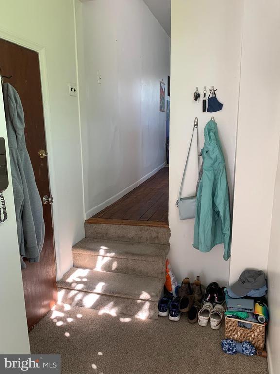 2002 Bainbridge St Unit 3/ 2ND FLOOR, Philadelphia, PA 19146 Room for