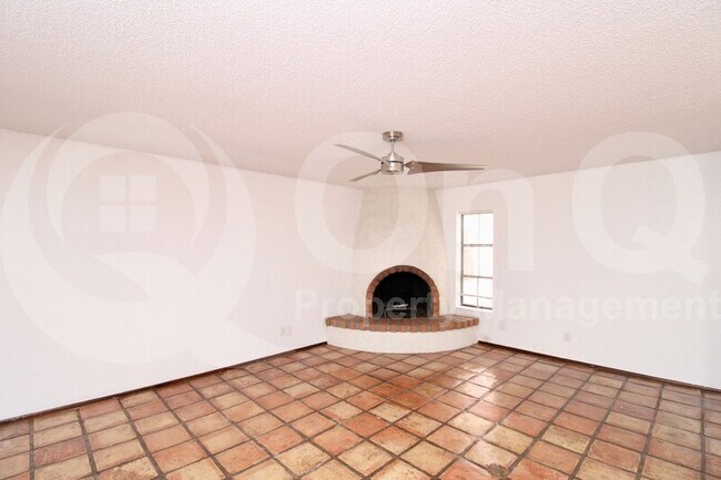 Foto del edificio - 8412 E Malcomb Dr