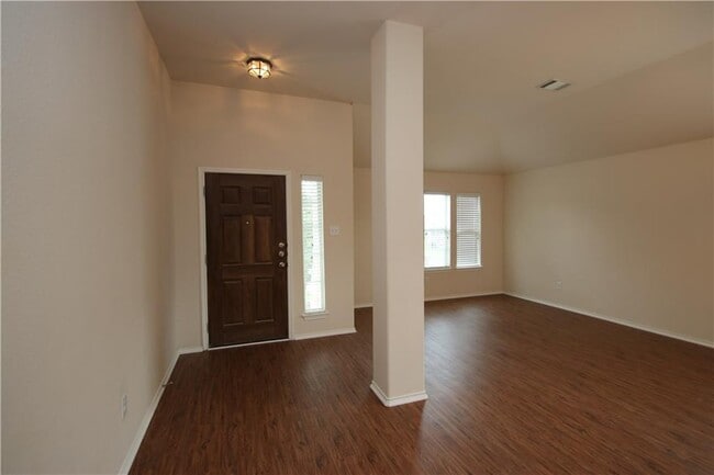 Foto del edificio - 1528 Haynie Bend